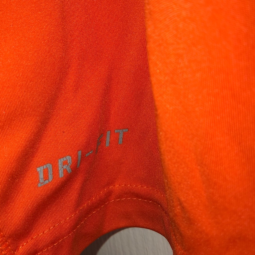 ✨Nike Live Strong T-Shirt - Picture 5 of 10